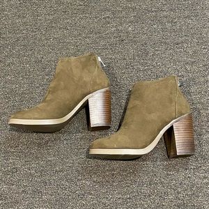 NWOT Heeled Brown Steve Madden Booties
